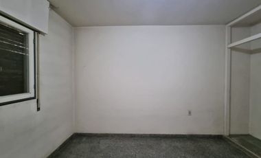 CASA EN VENTA  DE TRES DORMITORIOS EN CAPITAL