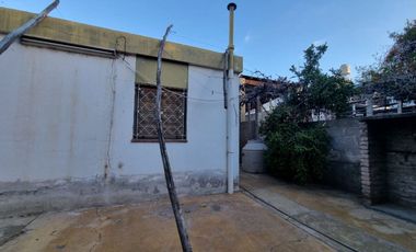 CASA EN VENTA  DE TRES DORMITORIOS EN CAPITAL