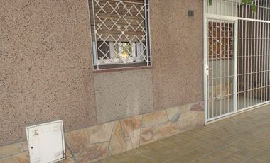 CASA EN VENTA  DE TRES DORMITORIOS EN CAPITAL