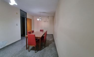 CASA EN VENTA  DE TRES DORMITORIOS EN CAPITAL