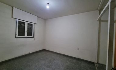 CASA EN VENTA  DE TRES DORMITORIOS EN CAPITAL