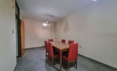 CASA EN VENTA  DE TRES DORMITORIOS EN CAPITAL