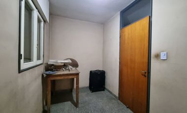 CASA EN VENTA  DE TRES DORMITORIOS EN CAPITAL