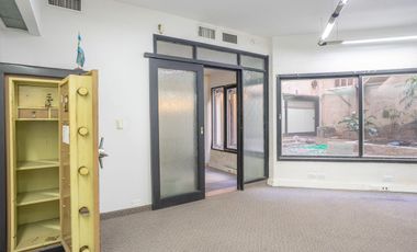OFICINA - VENTA- ZONA CENTRO - MUY AMPLIA