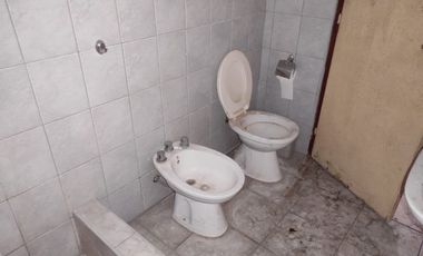 Venta local comercial con deposito