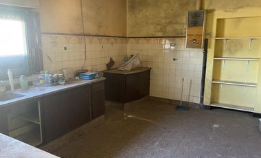 Venta local comercial con deposito