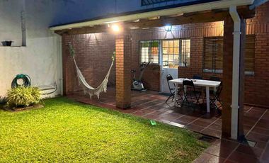 Venta Casa multifamiliar Martinez con jardin