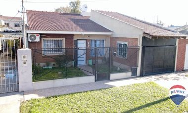 CASA 4 AMBIENTES EN VENTA EN LONGCHAMS  APTA CREDI