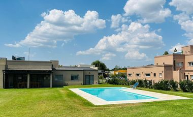 VENTA CASA 5 AMB APTO CRED CHACRAS DE LA RESERVA