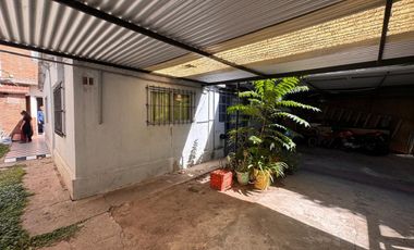 VENTA CASA 4 AMB C/COCHERA Y PATIO. R ESCALADA