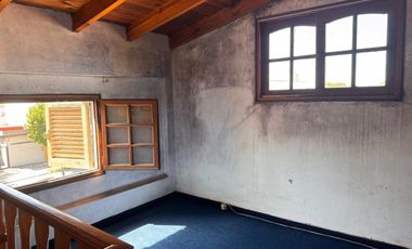 VENTA CASA 4 AMB C/COCHERA Y PATIO. R ESCALADA
