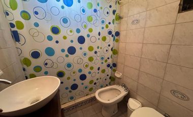 VENTA CASA 4 AMB C/COCHERA Y PATIO. R ESCALADA