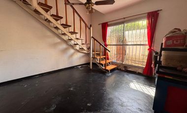 VENTA CASA 4 AMB C/COCHERA Y PATIO. R ESCALADA