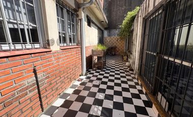VENTA CASA 4 AMB C/COCHERA Y PATIO. R ESCALADA