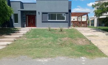 Casa a estrenar en Barrio Santo Domingo S. Vicente