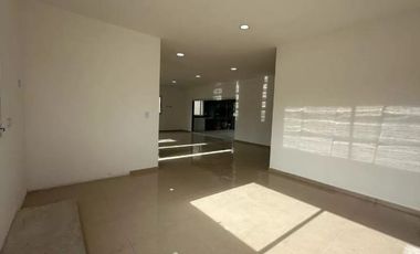 Casa a estrenar en Barrio Santo Domingo S. Vicente