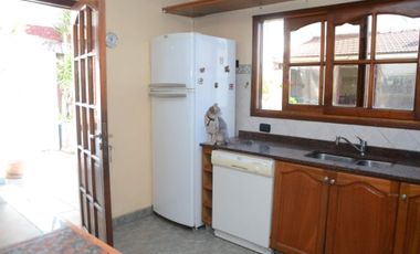 VETA CASA 6 AMBIENTES PARQUE Y PILETA V SARMIENTO