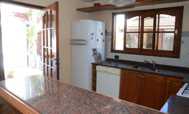 VETA CASA 6 AMBIENTES PARQUE Y PILETA V SARMIENTO