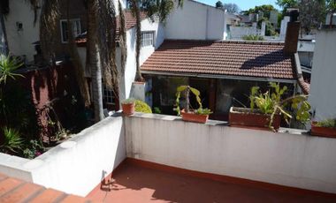 VETA CASA 6 AMBIENTES PARQUE Y PILETA V SARMIENTO