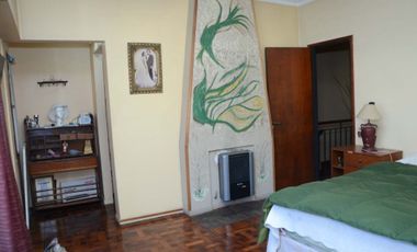 VETA CASA 6 AMBIENTES PARQUE Y PILETA V SARMIENTO