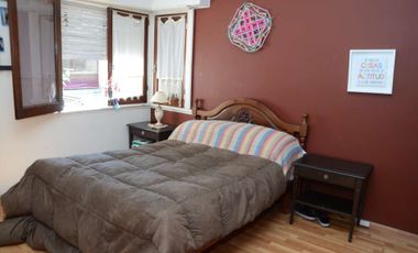 VETA CASA 6 AMBIENTES PARQUE Y PILETA V SARMIENTO