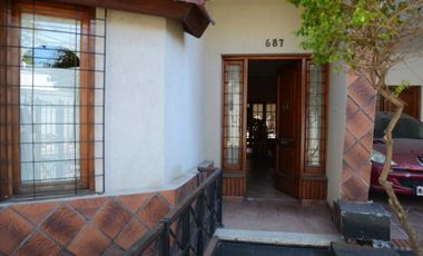 VETA CASA 6 AMBIENTES PARQUE Y PILETA V SARMIENTO
