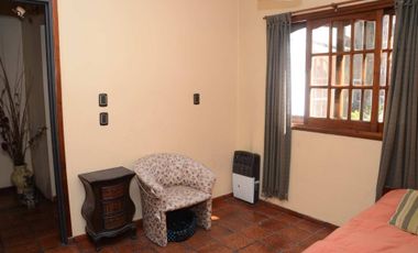 VETA CASA 6 AMBIENTES PARQUE Y PILETA V SARMIENTO