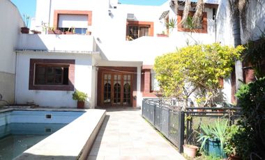 VETA CASA 6 AMBIENTES PARQUE Y PILETA V SARMIENTO