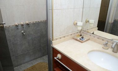 VETA CASA 6 AMBIENTES PARQUE Y PILETA V SARMIENTO