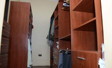 VETA CASA 6 AMBIENTES PARQUE Y PILETA V SARMIENTO