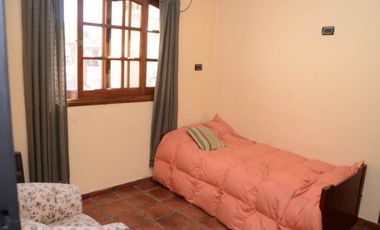 VETA CASA 6 AMBIENTES PARQUE Y PILETA V SARMIENTO