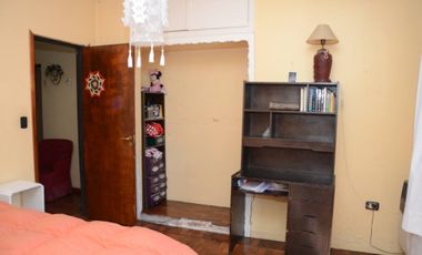 VETA CASA 6 AMBIENTES PARQUE Y PILETA V SARMIENTO