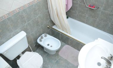 VETA CASA 6 AMBIENTES PARQUE Y PILETA V SARMIENTO