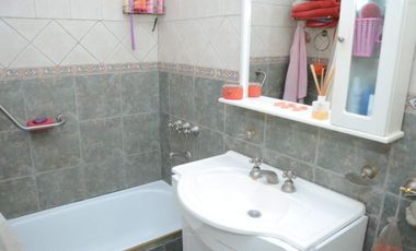 VETA CASA 6 AMBIENTES PARQUE Y PILETA V SARMIENTO
