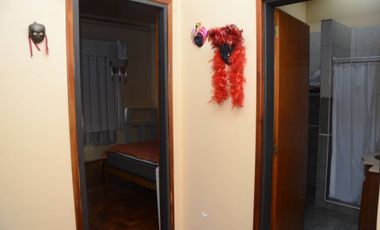 VETA CASA 6 AMBIENTES PARQUE Y PILETA V SARMIENTO