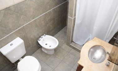 VETA CASA 6 AMBIENTES PARQUE Y PILETA V SARMIENTO