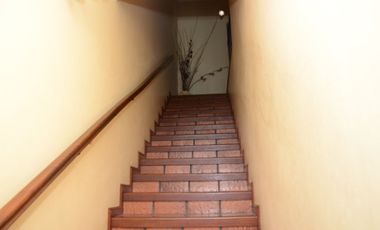 VETA CASA 6 AMBIENTES PARQUE Y PILETA V SARMIENTO