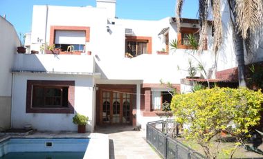 VETA CASA 6 AMBIENTES PARQUE Y PILETA V SARMIENTO