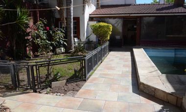 VETA CASA 6 AMBIENTES PARQUE Y PILETA V SARMIENTO