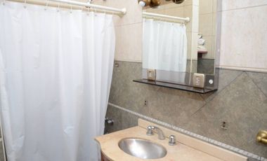 VETA CASA 6 AMBIENTES PARQUE Y PILETA V SARMIENTO
