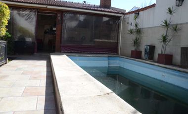VETA CASA 6 AMBIENTES PARQUE Y PILETA V SARMIENTO