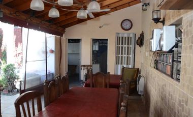 VETA CASA 6 AMBIENTES PARQUE Y PILETA V SARMIENTO