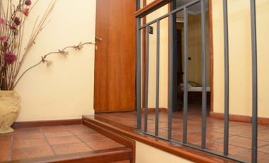 VETA CASA 6 AMBIENTES PARQUE Y PILETA V SARMIENTO