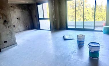 VENTA MONOAMBIENTE 43M2 A ESTRENAR CON PARRILLA