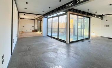 Excelente Local Comercial en Alquiler en lo mejor de Guemes