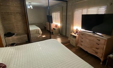 Casa 4 ambientes con quincho, patio y cochera en Lanús Este