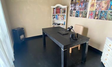 Casa 4 ambientes con quincho, patio y cochera en Lanús Este