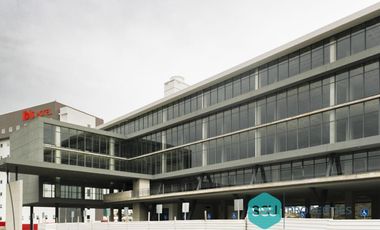 Local comercial en renta, junto al hotel IBIS sobre Bernado Quintana, Querétaro.