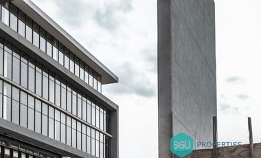 Local comercial en renta, junto al hotel IBIS sobre Bernado Quintana, Querétaro.