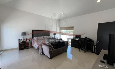 Casa Amueblada en Renta + Alberca